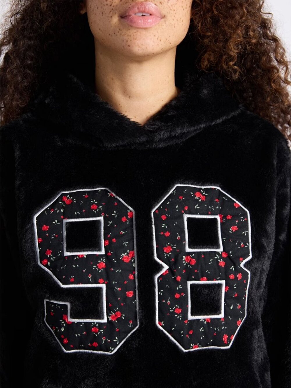 No Boundaries Women's Faux Fur Graphic Hoodie, Size Medium (8-10), Black - Picture 2 of 3
